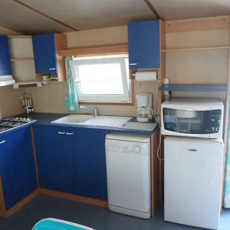 Domaine Du Pin De La Legue Camping *